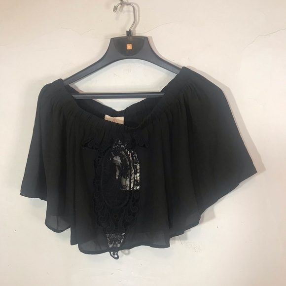 Native Rose Black Off Shoulder Kori Crop Top - Picture 1 of 7
